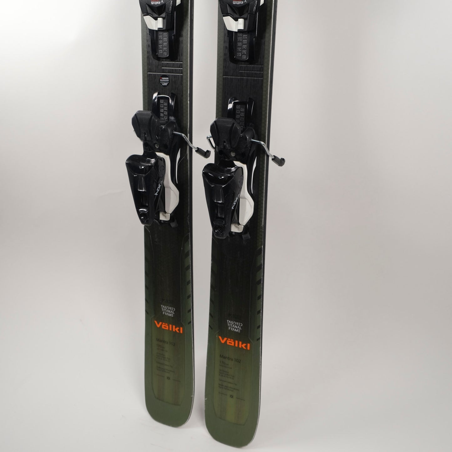 BTWO8064.jpg