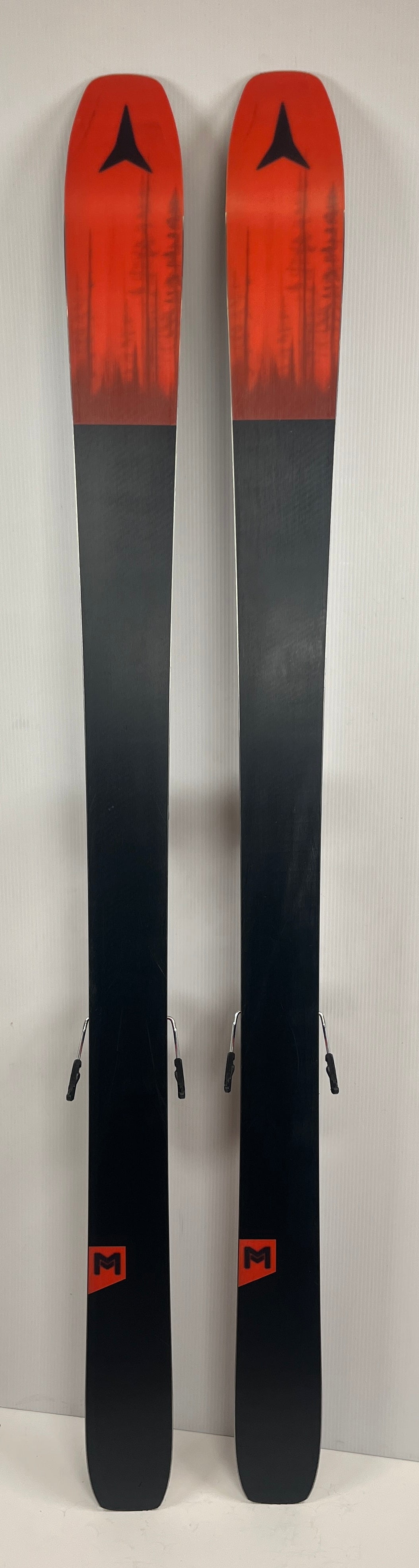 Atomic Maverick 95 TI w/ Warden 11 bindings, 172cm