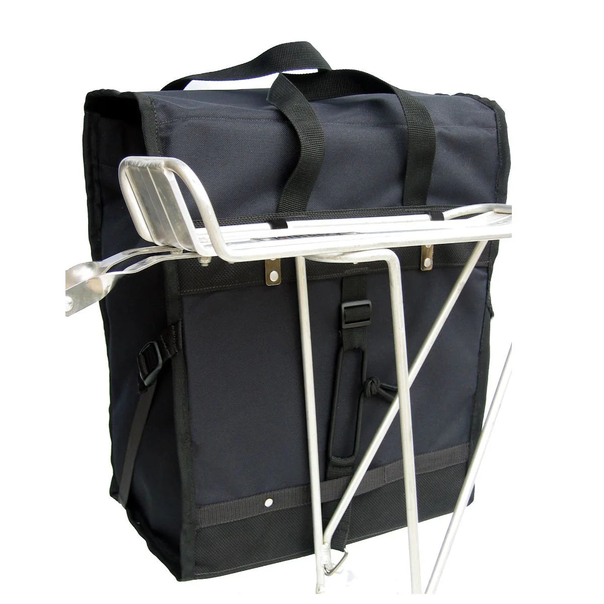01085_banjobrothers_market_pannier_attached_to_rack.webp