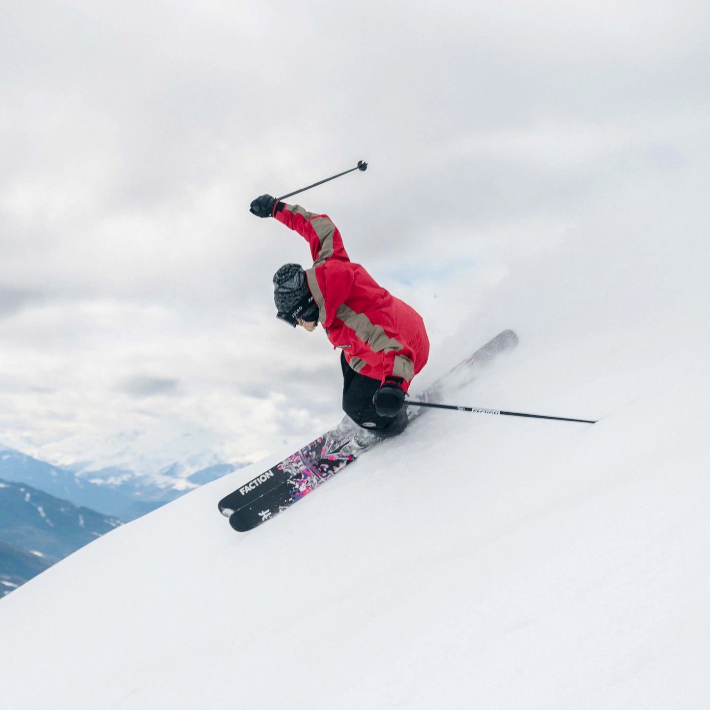 Faction-Skis-2526-Prodigy-3-Lifestyle2-1x1.webp