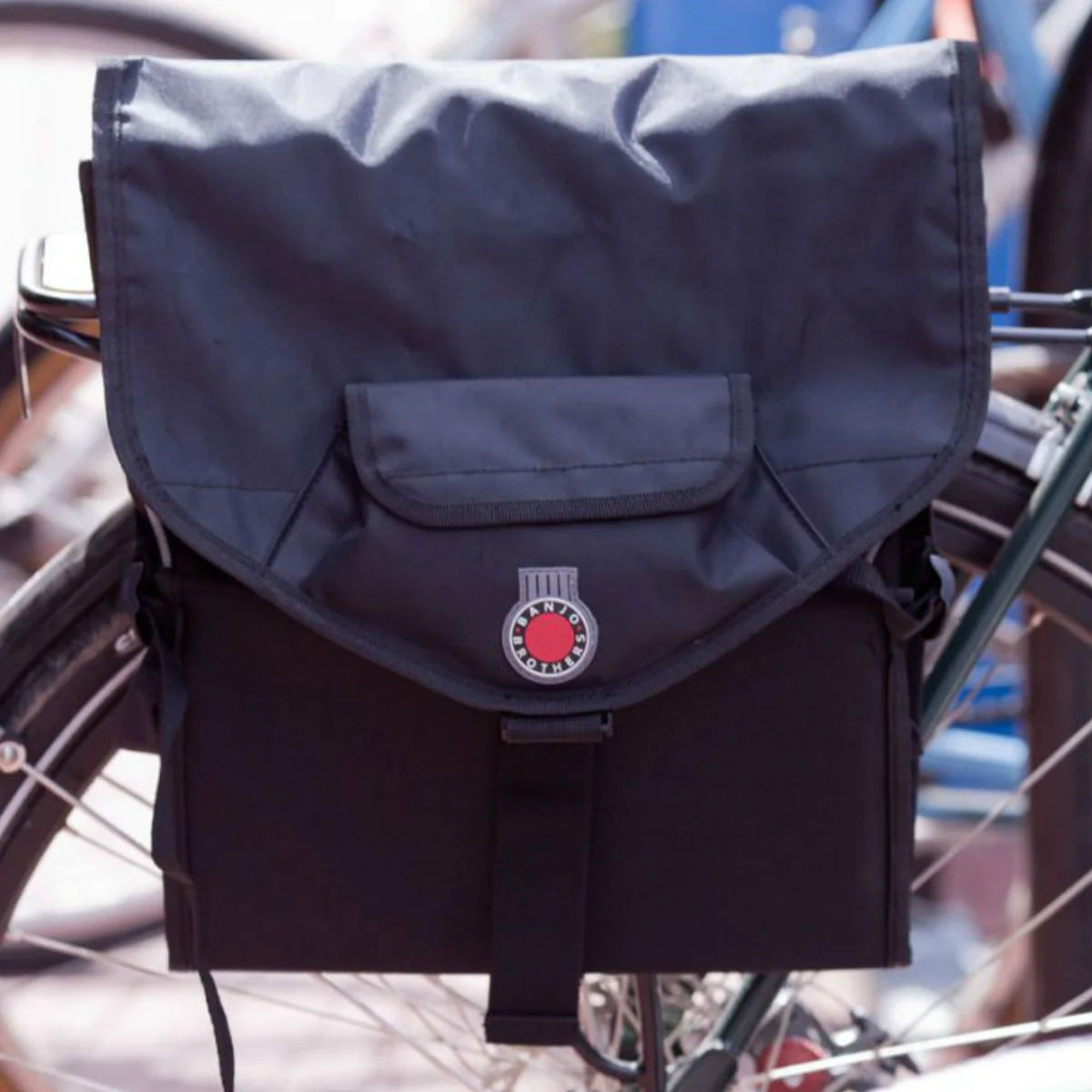 banjo_brothers_market_pannier_shown_on_a_bike.webp