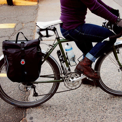 01110_banjobrothers_waterproof_pannier_on_bicycle.webp